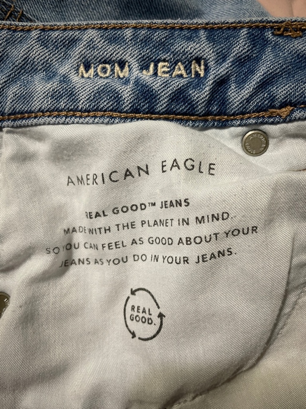 American Eagle Outfitters Mom Jean LightWash Denim Raw Hem Distressed Shorts 4 - Picture 5 of 6